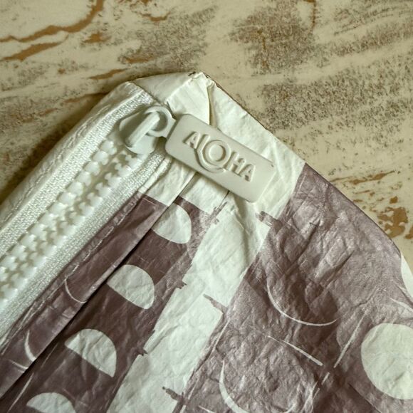 Aloha Collection Kealopiko mini pouch - rose gold moon phase print - Picture 3 of 10